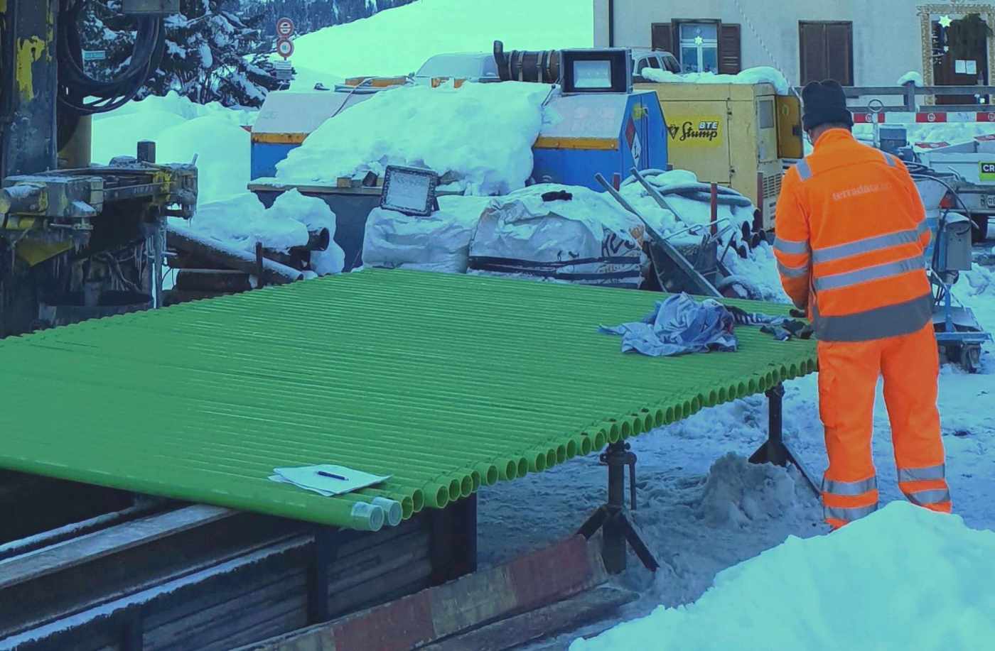 Rutschung Brienz/Brinzauls GR, 1x Porenwasserdruckgeber bei 170m, , 170m Inklinometerrohre RC70, , Einbau mit Glasfaser-Instrumentierung