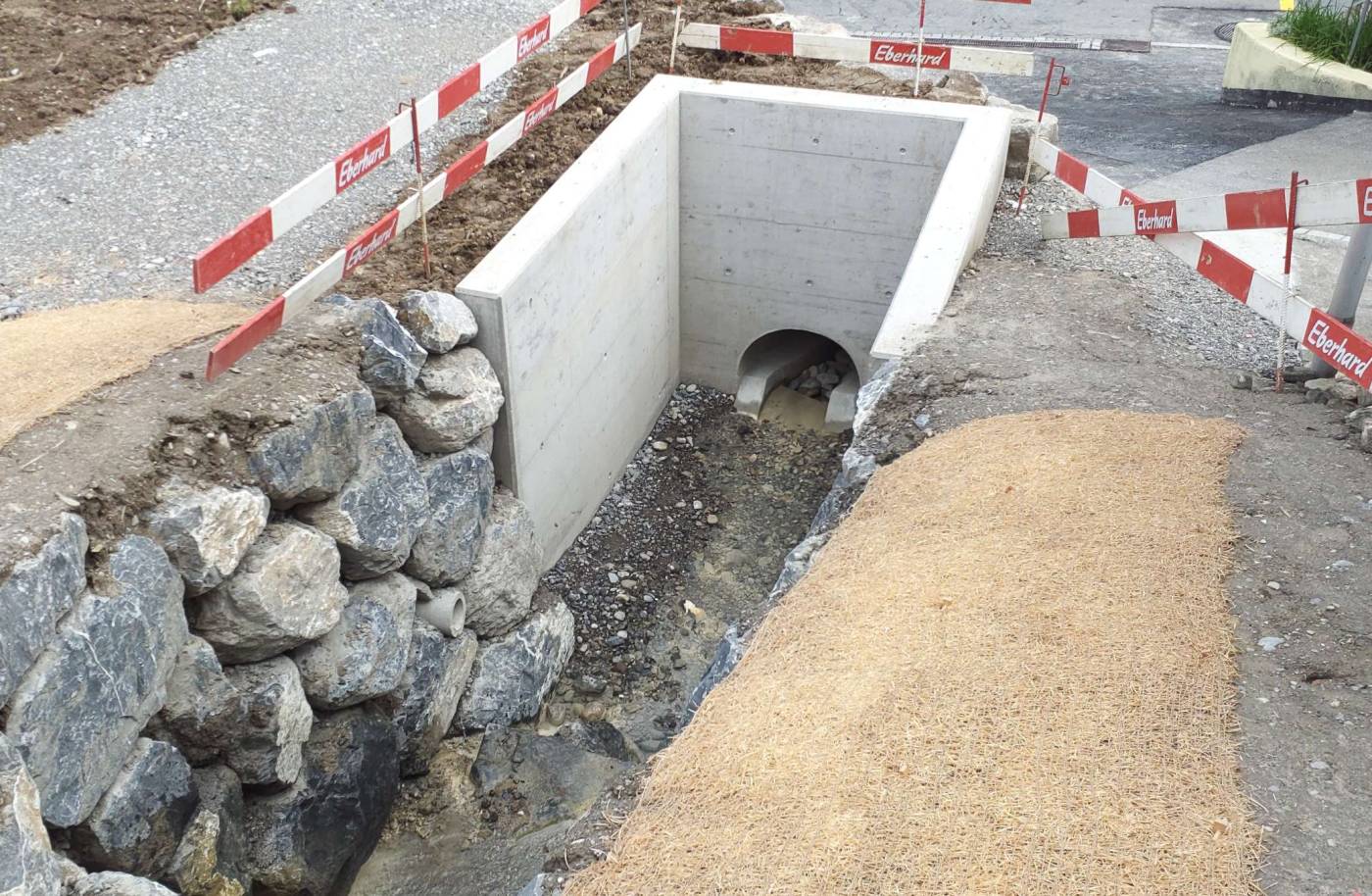Sanierung Grenzbach, Wollerau / Richterswil, Gesamtleitung, Vorprojekt, Bauprojekt - Projektabschluss, Hydraulische Modellierung, Öffentlichkeitsarbeit, Bauherrenunterstützung