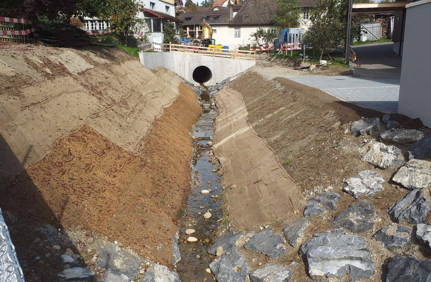 Ausbau Russiker Dorfbach 2. Etappe, Machbarkeitsstudie 2014, Vorprojekt 2015, Bauprojekt 2017, Realisierung 2021/2023, Abschluss 2024