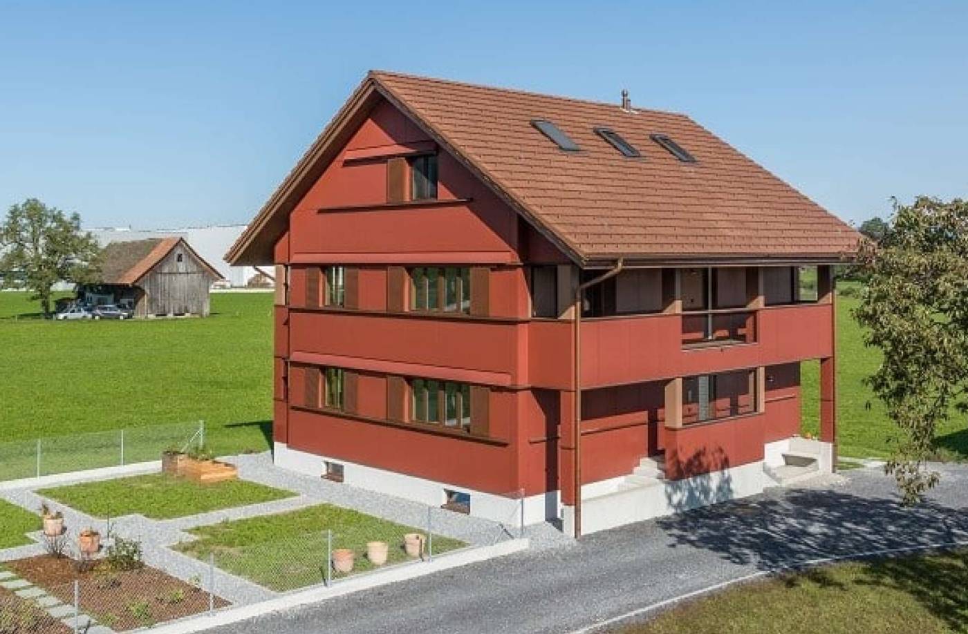 Ersatzneubau MFH, Kantonsstrasse, 8854 Galgenen, Projektierung, Ausschreibung und Realisierung der Holzkonstruktionin Elementbau, sowie dem Erdgeschoss und der Fundation in Massivbauweise.