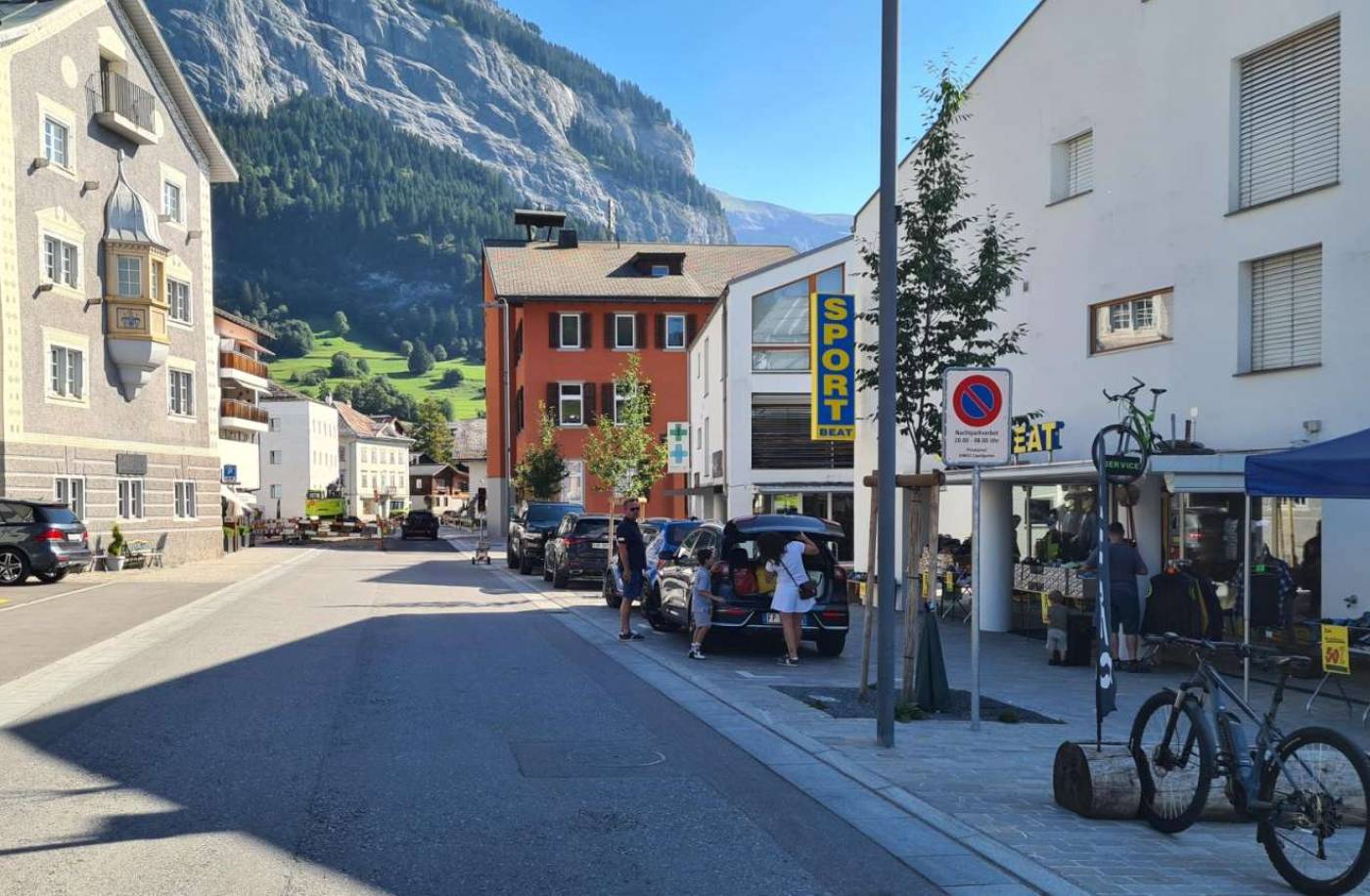 Flims: Strassenraumgestaltung, Bauherrenunterstützung BGK, Div. Abklärungen mit Ämtern, Musterfläche, technische Details, KV, Projekt- und Bauleitung, Über 4'000 m2 Pflästerungsfläche, Neubau Kanalisation ca. 120 m, Neubau Anergieleitung ca. 200 m, Neubau Fernwärmeleitung ca. 400 m