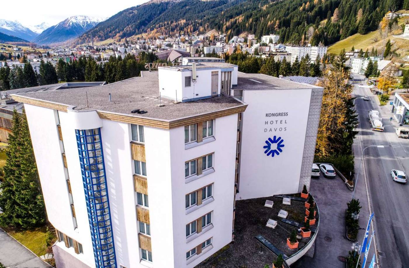 GebäudevermessungKongresshotel, Davos2D-Pläne, Fixpunktnetz für Grundlagevermessung, Aufnahme mittels Tachymeter und 3D-Laserscanner, Erstellen von 2D-Grundlagen in Form von Grundrissen, Schnitten und Fassadenplänen