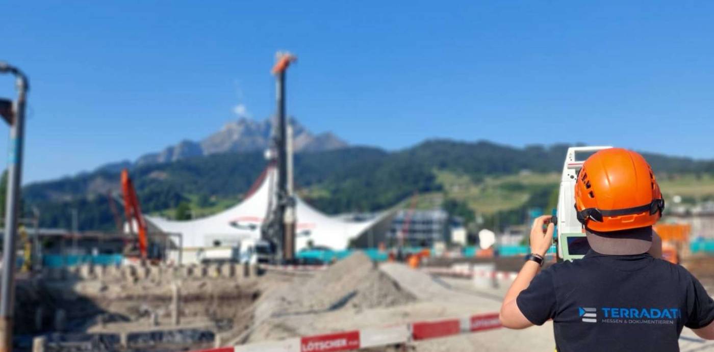 PILATUS ARENA, Kriens, Rissaufnahmen, Baufixpunktnetz, Absteckungen, Inklinometermessungen, Strassen-, Baugruben- und Werkleitungsüberwachungen, Autom. Gleis- und Piezometermessungen, Panorama-Webcam