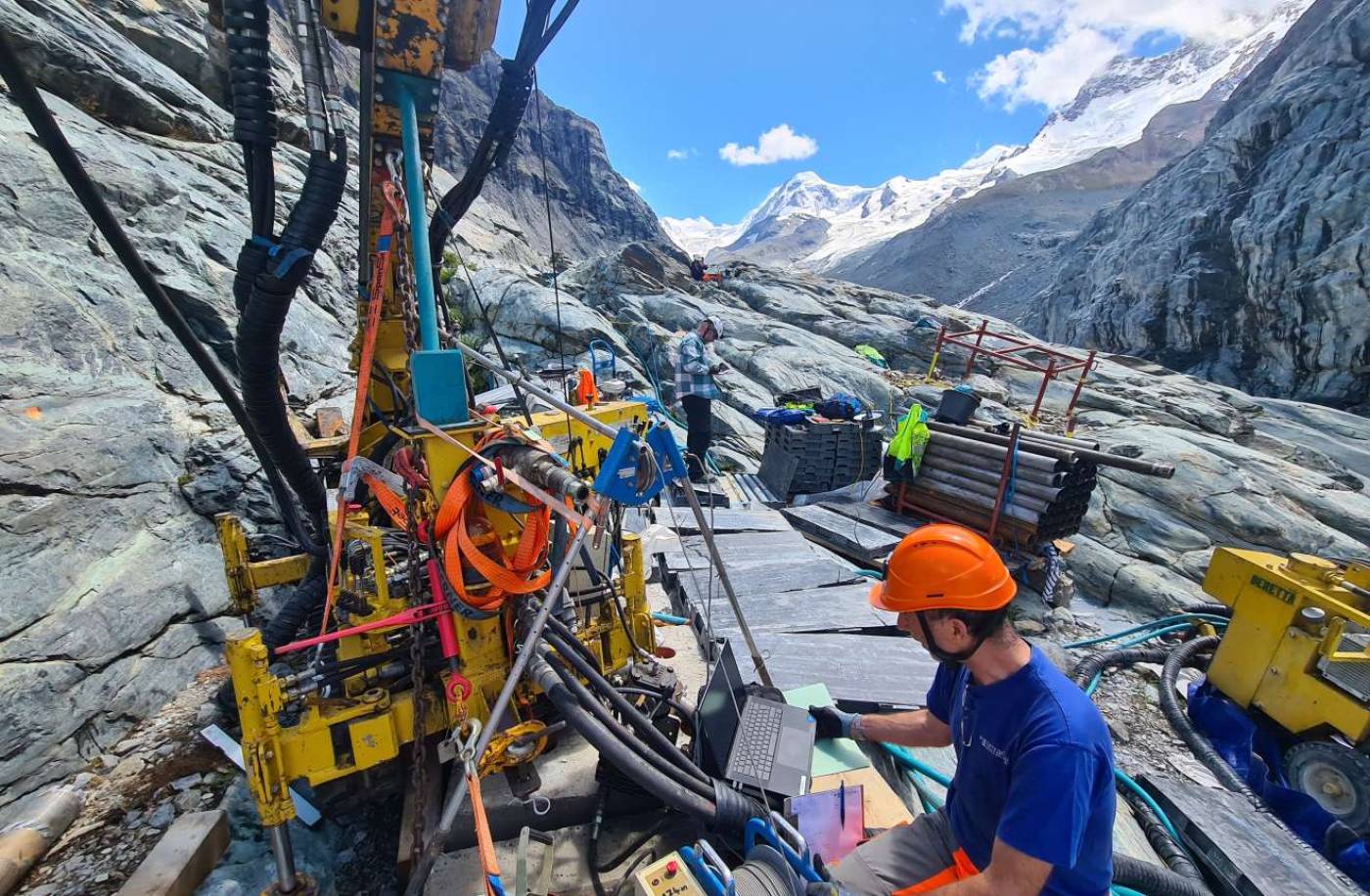 Mehrzweckspeicher (MZS) Gornerli
Zermatt (VS), Bohrlochscanner optisch und akustisch in 6 Bohrungen., Bohrungen vertikal, geneigt und horizontal, Tiefen bis 100 m