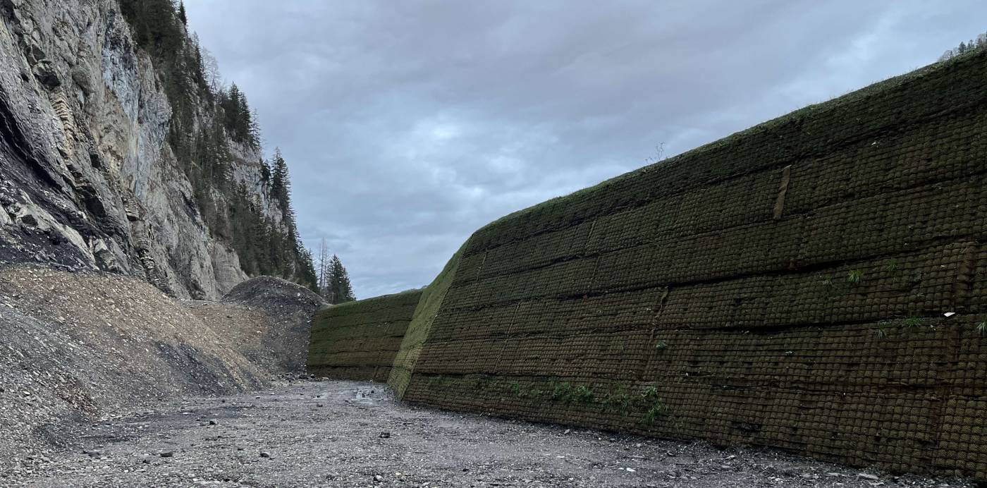 Endgestaltung Steinbruch Baumeli Unteriberg, Variantenstudium, Gesamtleitung, Projekt- und Bauleitung Phasen 31-53, Geotechnik, Öffentlichkeitsarbeit, Bauvermessung
