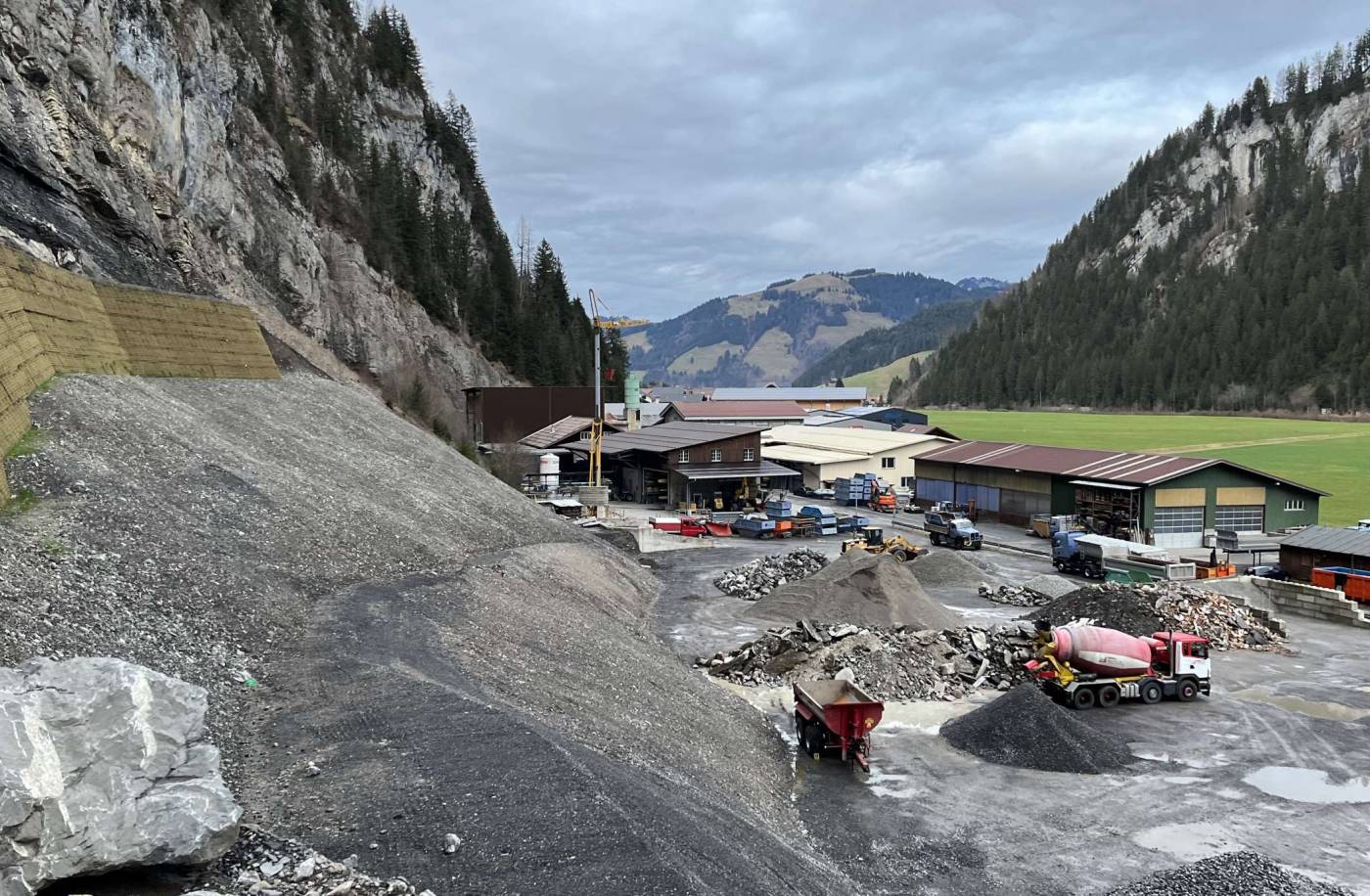 Endgestaltung Steinbruch Baumeli Unteriberg, Variantenstudium, Gesamtleitung, Projekt- und Bauleitung Phasen 31-53, Geotechnik, Öffentlichkeitsarbeit, Bauvermessung