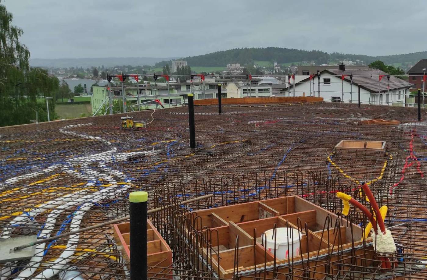 Wohnüberbauung
Lenzstrasse- Hintere Bergstrasse,
Reinach (AG), Aushubplan mit Böschungssicherung und Entwässerungsplanung, Tragwerksplanung mit Abdichtungskonzept, Schalungs- und Bewehrungspläne, Baukontrollen, Bachöffnung und Umlegung