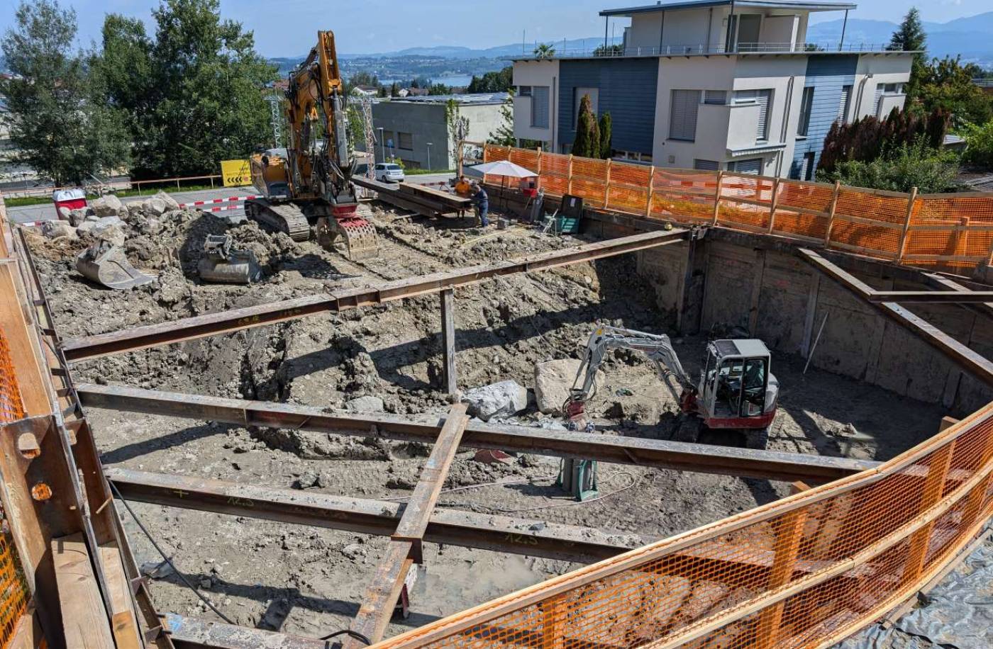 Baugrube Neubau MFH mit Gewerbe Weidstrasse, 8808 Pfäffikon SZ, Projektierung Unternehmervariante inkl. Baubegleitungund Baukontrollen