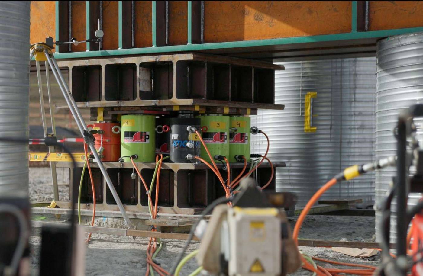 Pfahlbelastungsversuch
Verteilzentrum Denner


Route de La Plaine 2, Aclens (VD), Optimierung der Pfahlfundation, Projektierung, Begleitung und Auswertung der statischen Pfahlprüfung