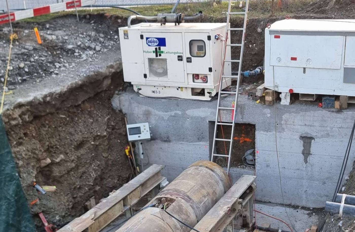 Domat/Ems, Tamins: Verbindung Wasserversorgungen und Fernwärme, Geländeaufnahmen, Projekt- und Bauleitung (alle Phasen), Planung Übergabeschacht WV Tamins, Planung Pumpenschacht Domat/Ems, Verbindungsleitung Fernwärme und Wasserversorgung, Koordination Steuerung und Regeltechnik
