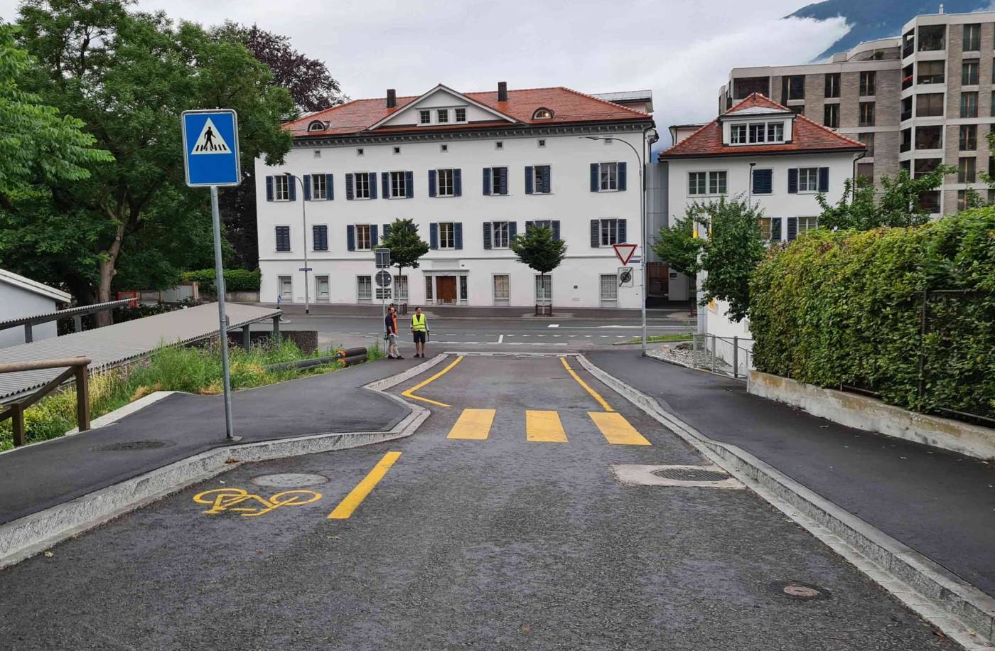 Chur: Sanierung Splügenstrasse, Projekt- und Bauleitung, Ersatz Kanalisationsleitung, Ersatz Wasser- und Gasleitung, Neubau Fernwärmeleitung, inkl. neue Hausanschlüsse, BehiG Bushaltestelle, Variantenstudie neuer Querschnitt mit Gehweg und Radstreifen