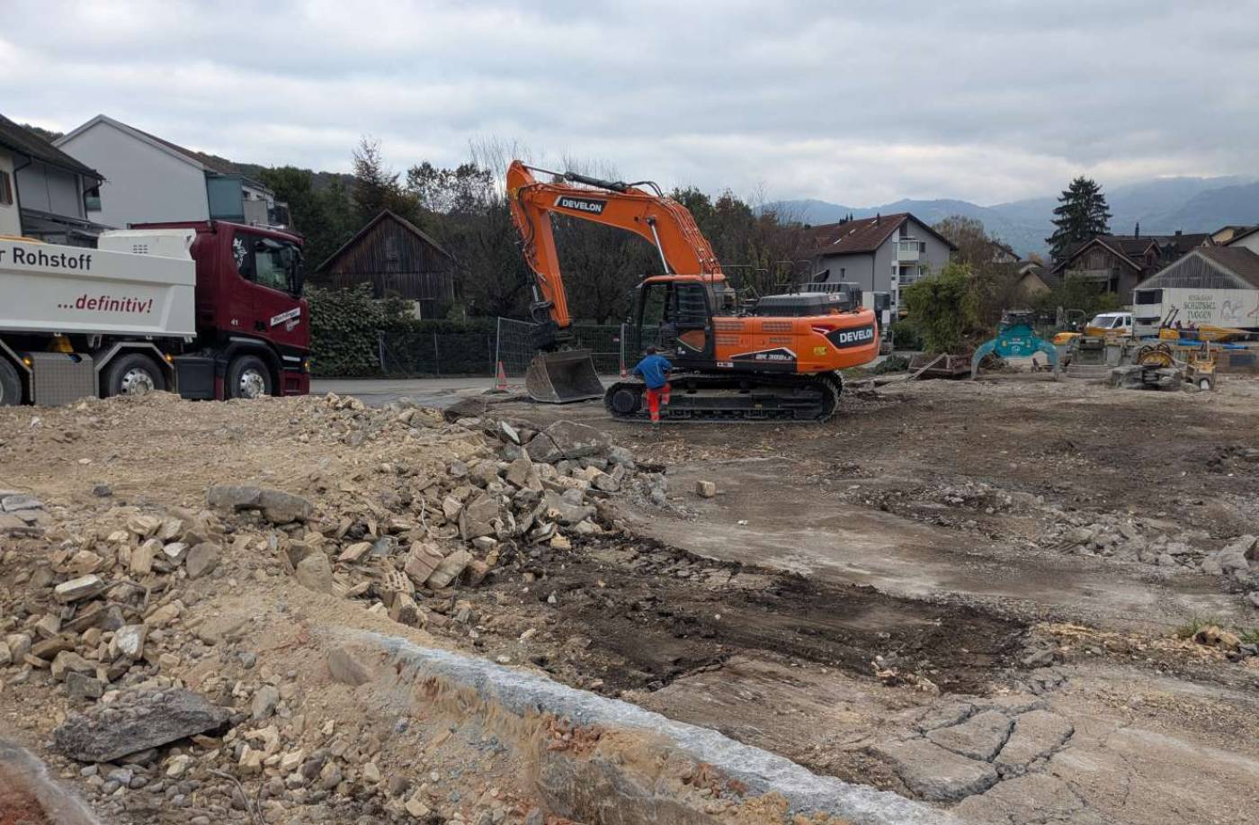Überbauung Schlüsselweg, Tuggen, Projekt und Baukontrolle in Massivbauweise, Projekt und Fachbauleitung Baugrubenarbeiten und Fundation mit Pfählung