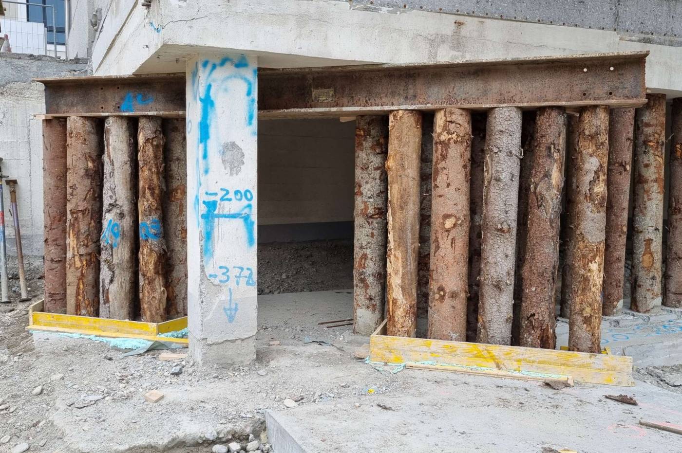 Überbauung Residenza Ensemen Domat/Ems, Die Grünenfelder und Partner AG zeigt sich verantwortlich für die Projektierung und Ausführung der Baugrubensicherung, Massivbau und Holzbau.