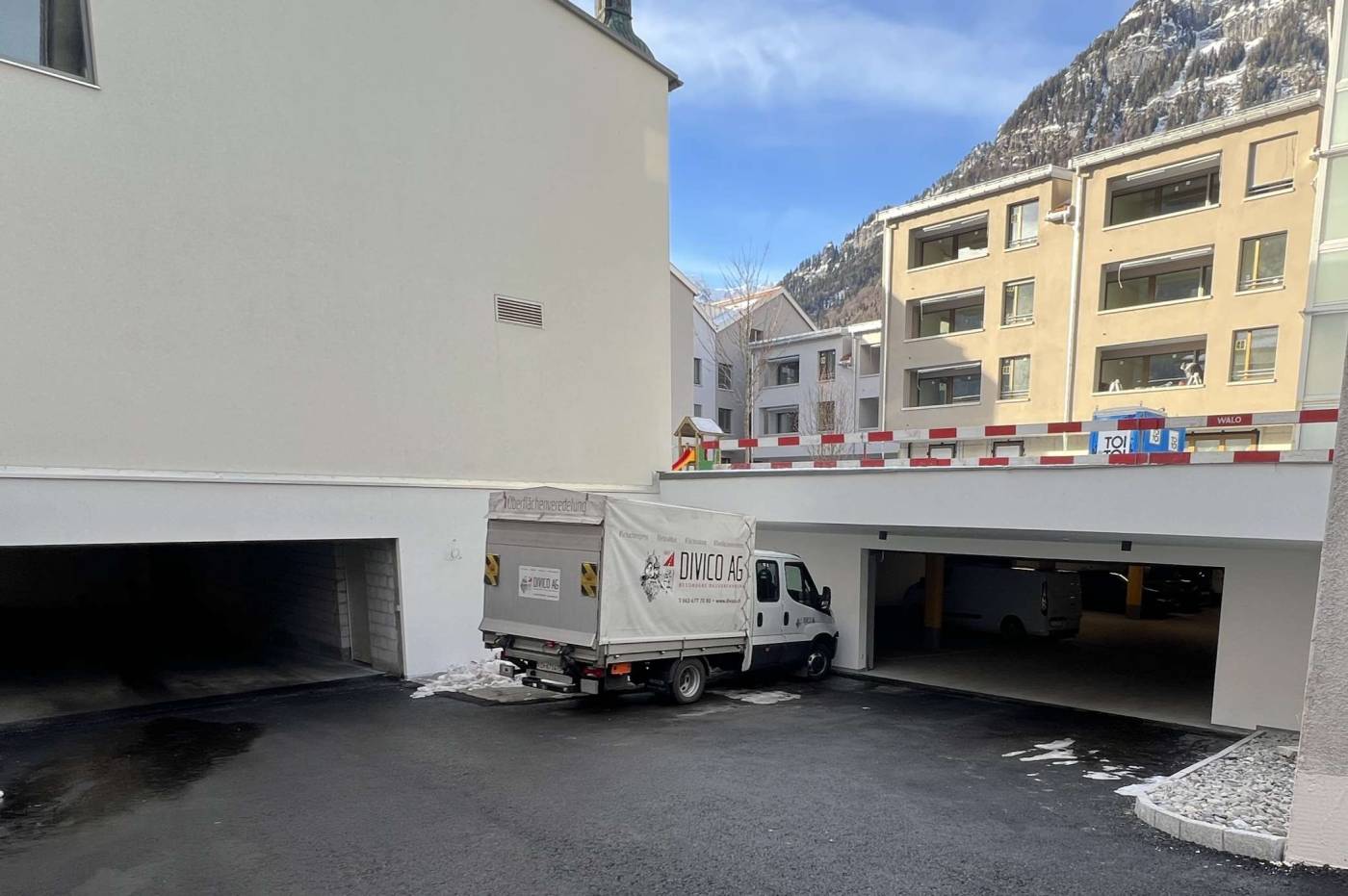 Überbauung Residenza Ensemen Domat/Ems, Die Grünenfelder und Partner AG zeigt sich verantwortlich für die Projektierung und Ausführung der Baugrubensicherung, Massivbau und Holzbau.