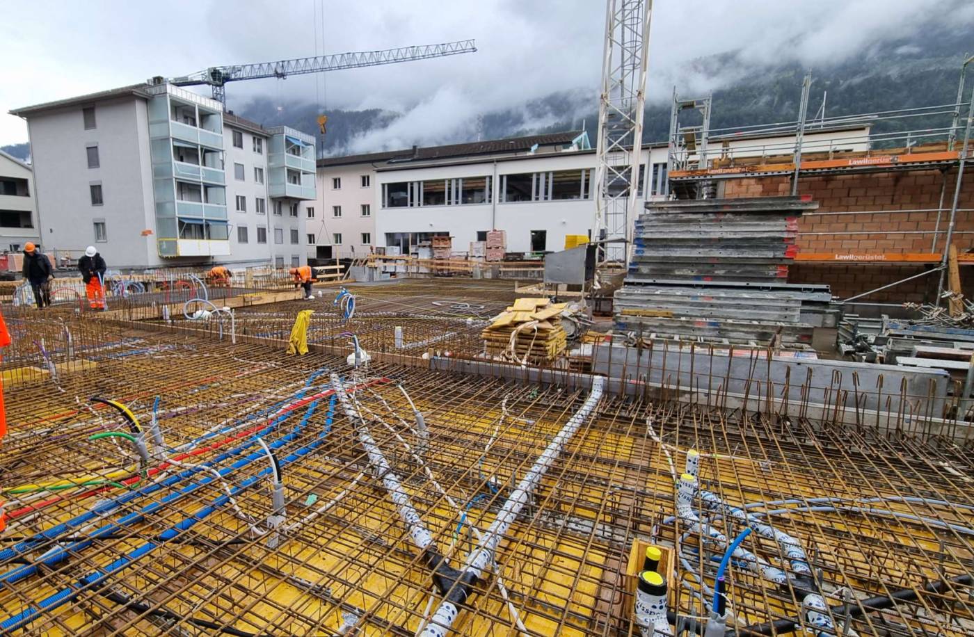 Domat/Ems: Residenza Ensemen, SIA Phasen 31 - 53, Baugrubensicherung in bebautem Gebiet, Schutzraumstatik, inkl. Bericht, Unterfangung bestehende Gebäude, Einstellhalle, Massivbau und Holzbau