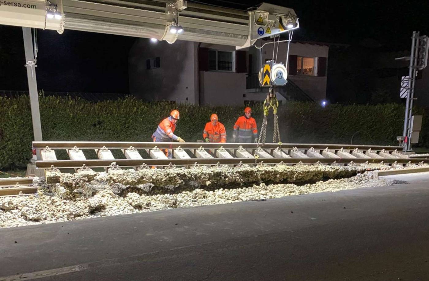 Kreuzungsgleisverlängerung Spinadascio, Als Gesamtleiter und Projektverfasser haben wir sämtliche SIA-Projektphasen vom Vorprojekt - Ausführung/ Inbetriebnahme bearbeitet., Die Koordination der verschiedenen Fachstellen ist ein sehr entscheidender Erfolgsfaktor bei der Projektbearbeitung, welche wir zusammen mit dem PL-RhB wahrgenommen haben.